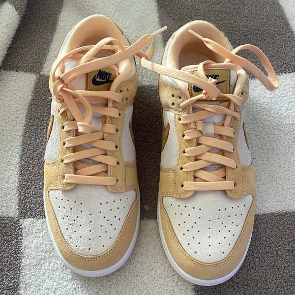 Nike Dunks - Picture 2 of 7